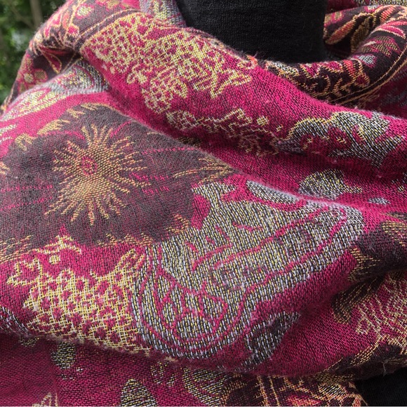 Woven Floral Metallic Wrap/Scarf 🌺🌺 - Picture 8 of 11